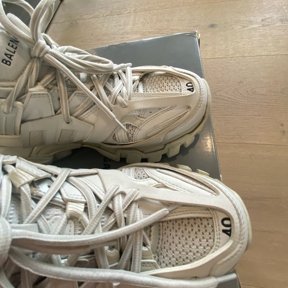 Track shoes - Picture 2 of 6